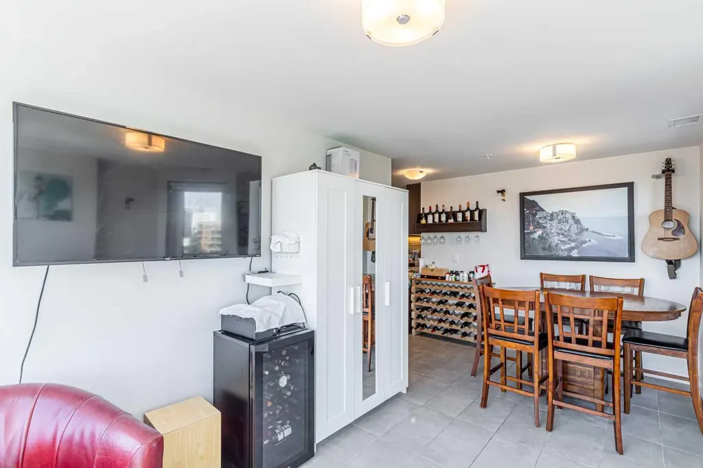 303 13 Avenue SW Calgary AB T2R0Y9