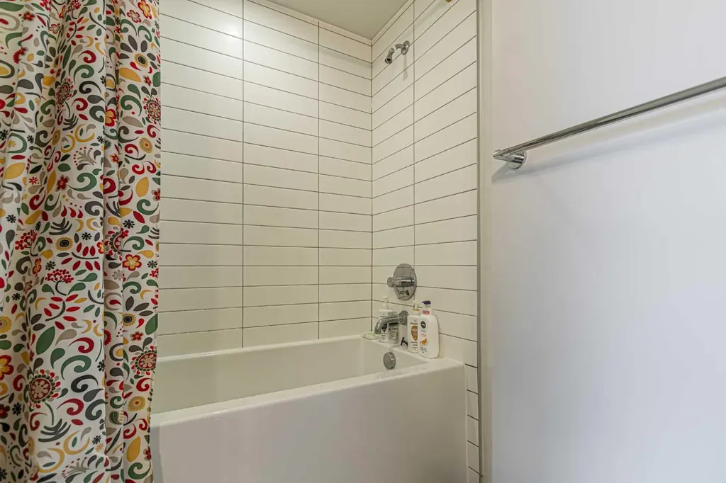 303 13 Avenue SW Calgary AB T2R0Y9