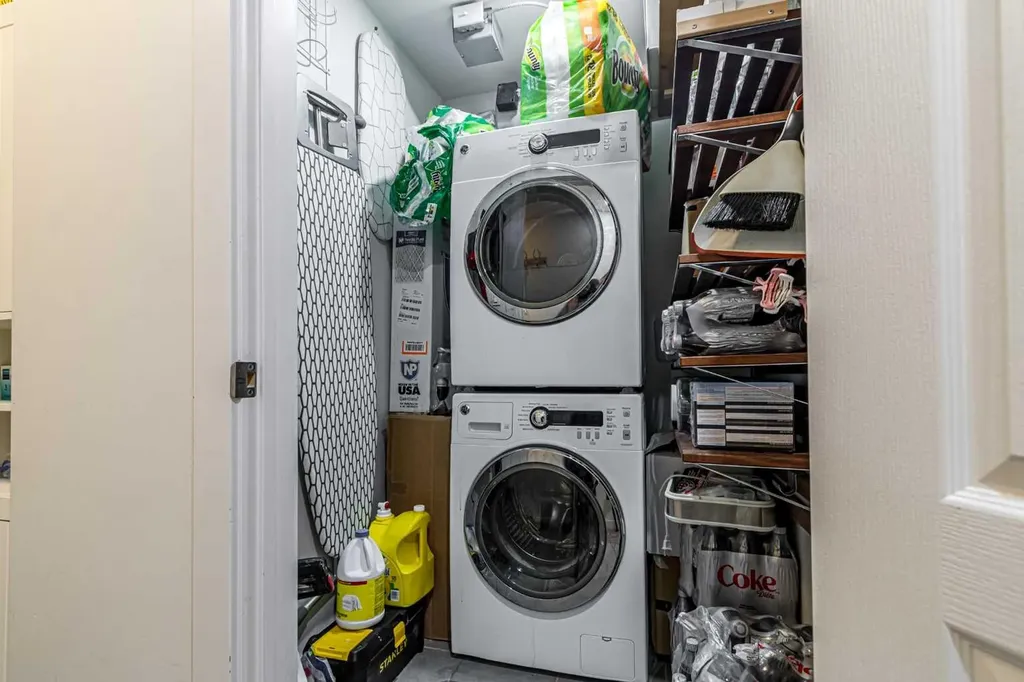 303 13 Avenue SW Calgary AB T2R0Y9