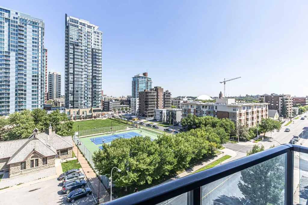 303 13 Avenue SW Calgary AB T2R0Y9