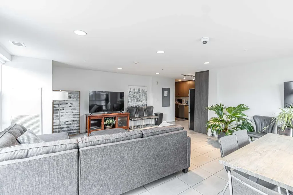 303 13 Avenue SW Calgary AB T2R0Y9