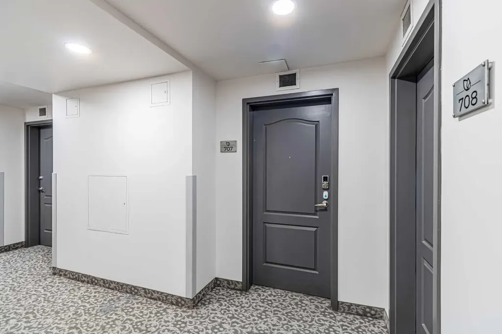 303 13 Avenue SW Calgary AB T2R0Y9