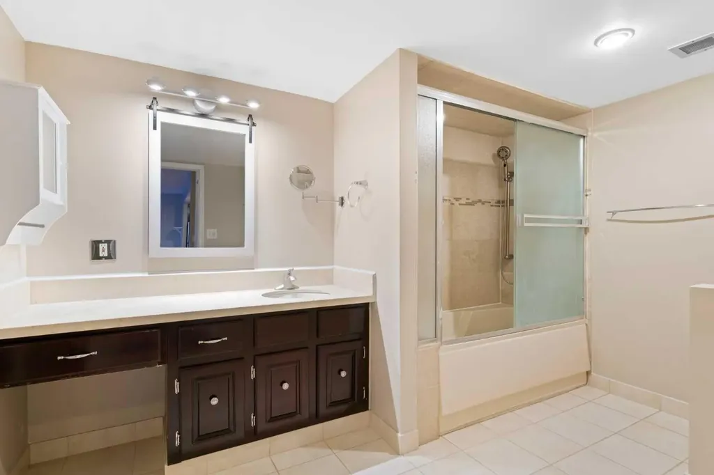 345 4 Avenue NE Calgary AB T2E 0J4