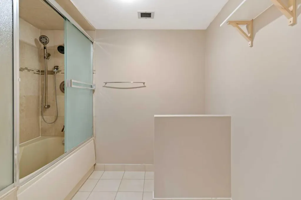 345 4 Avenue NE Calgary AB T2E 0J4