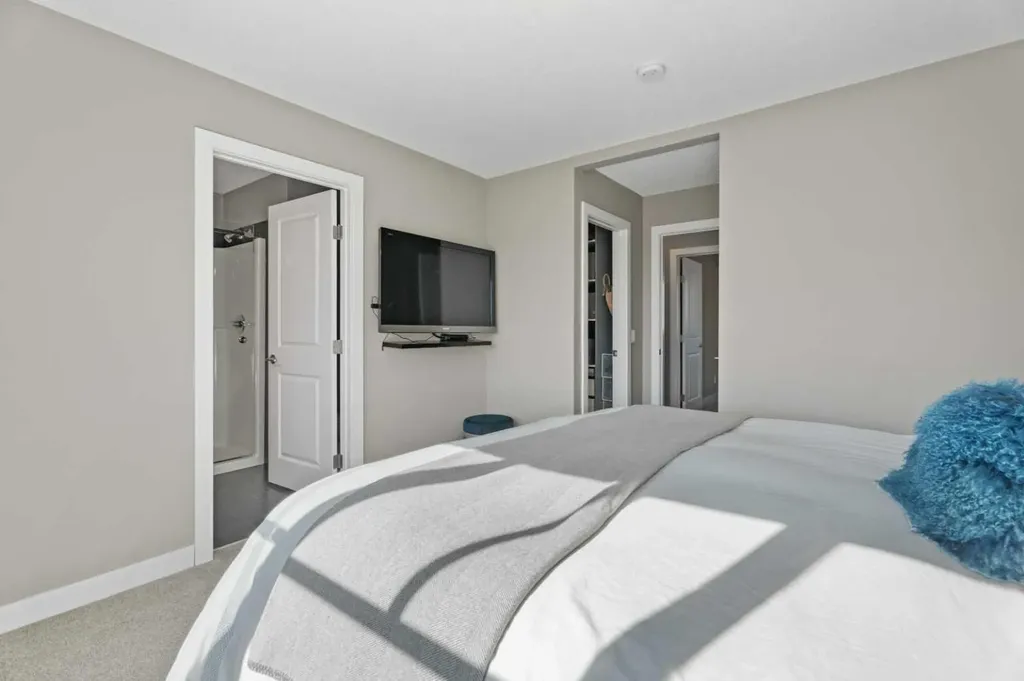 332 Lawthorn Way SE Airdrie AB T4A 3M7