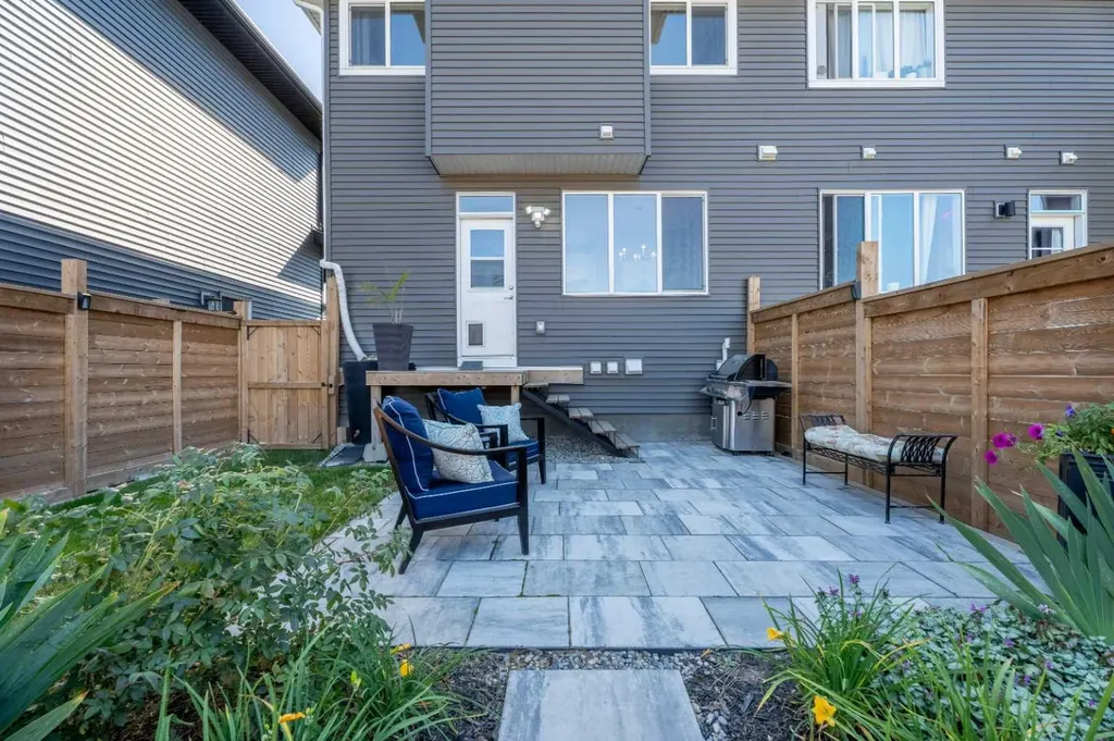 332 Lawthorn Way SE Airdrie AB T4A 3M7