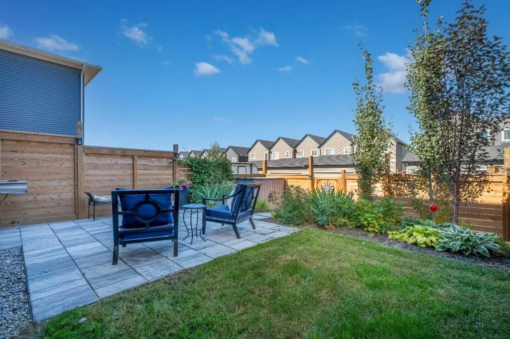 332 Lawthorn Way SE Airdrie AB T4A 3M7