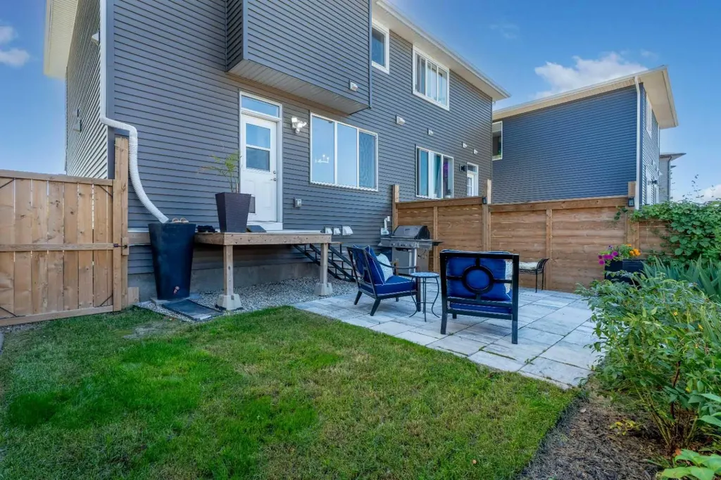 332 Lawthorn Way SE Airdrie AB T4A 3M7