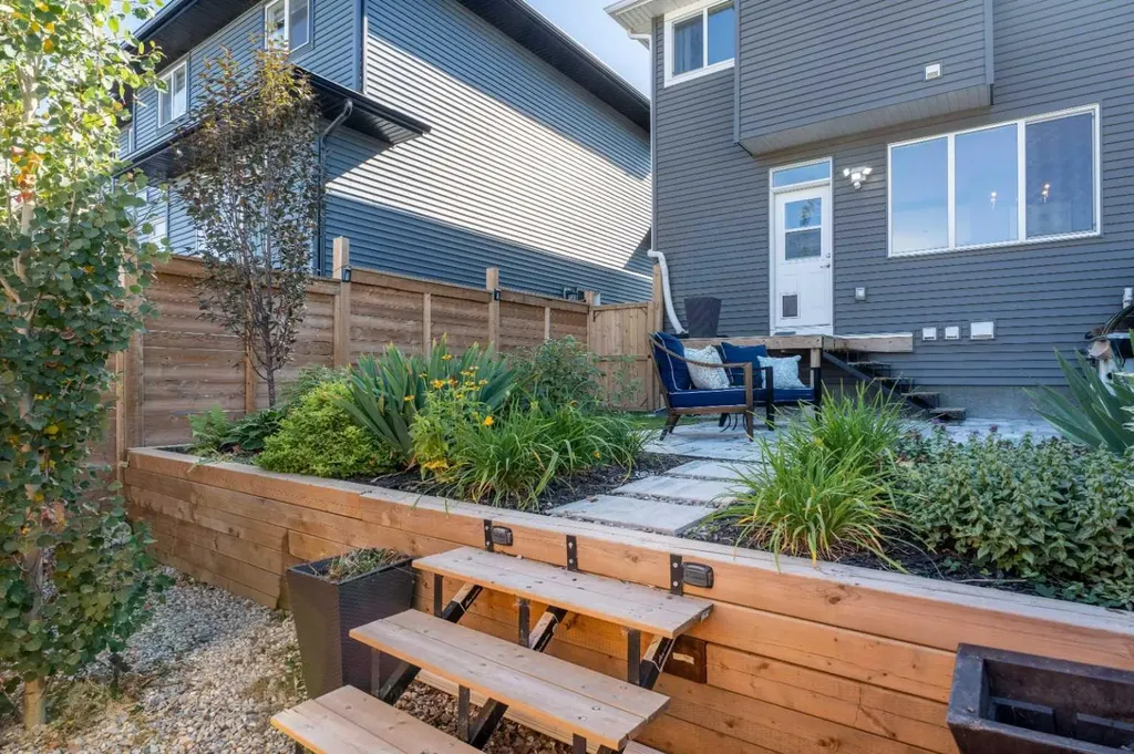 332 Lawthorn Way SE Airdrie AB T4A 3M7