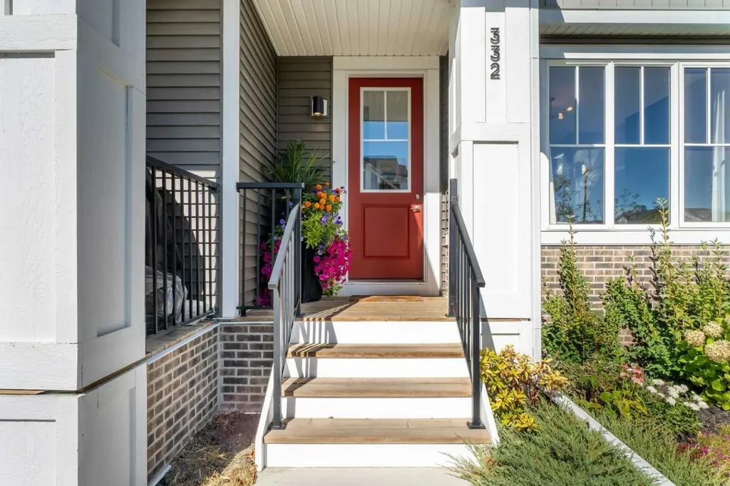 332 Lawthorn Way SE Airdrie AB T4A 3M7