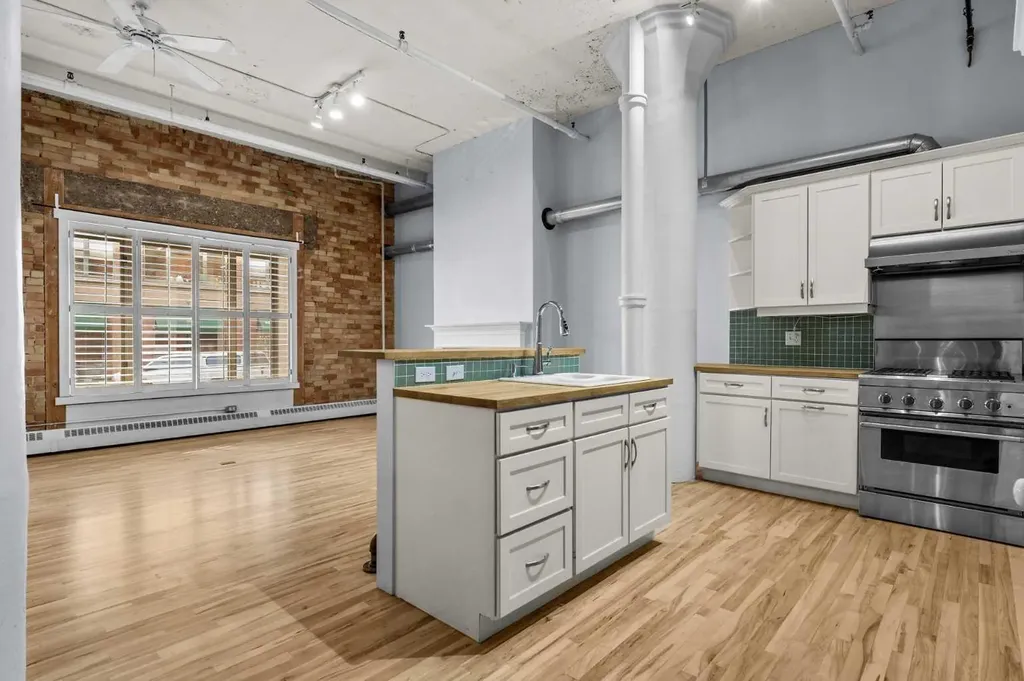 240 11 Avenue SW Calgary AB T2R 0C3