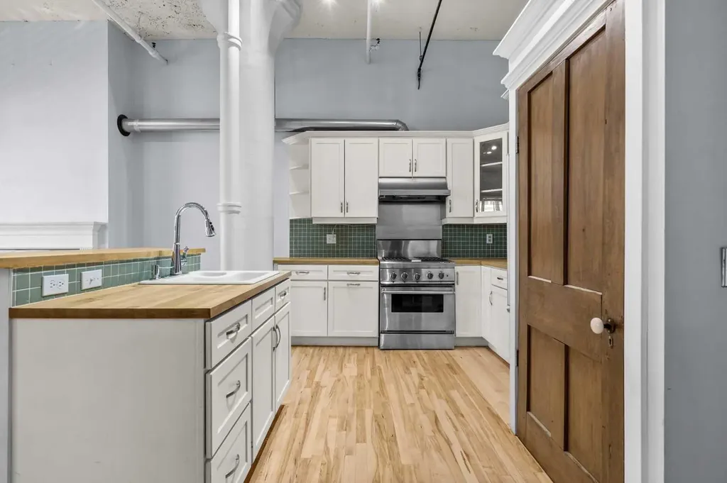 240 11 Avenue SW Calgary AB T2R 0C3