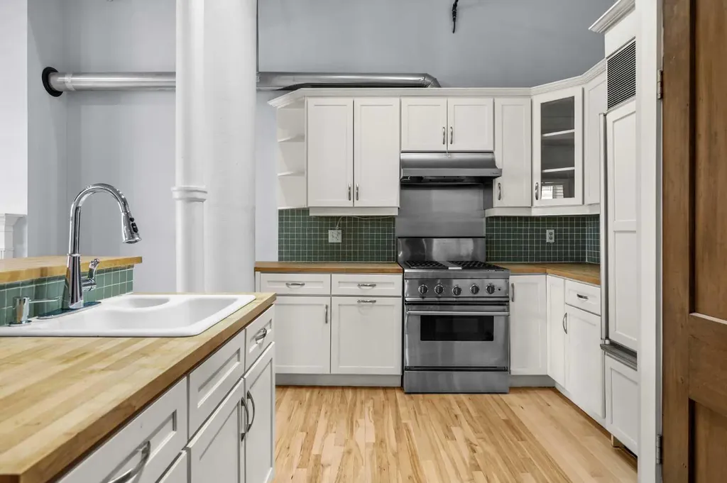 240 11 Avenue SW Calgary AB T2R 0C3