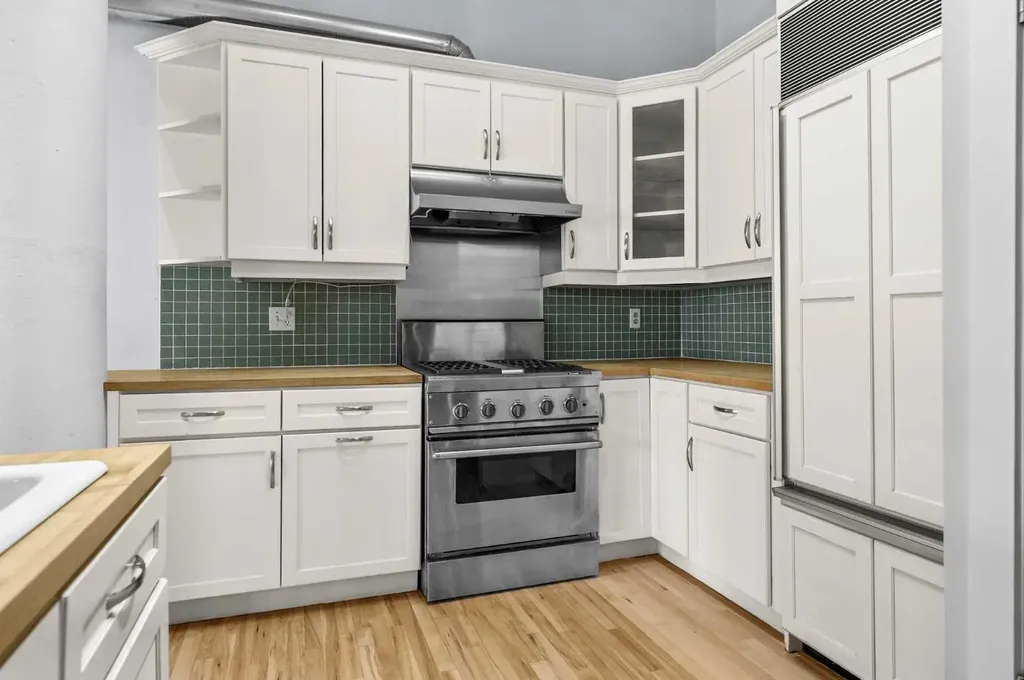 240 11 Avenue SW Calgary AB T2R 0C3