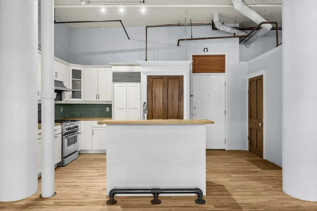 240 11 Avenue SW Calgary AB T2R 0C3