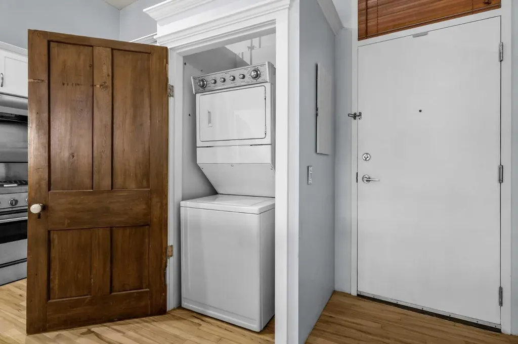 240 11 Avenue SW Calgary AB T2R 0C3
