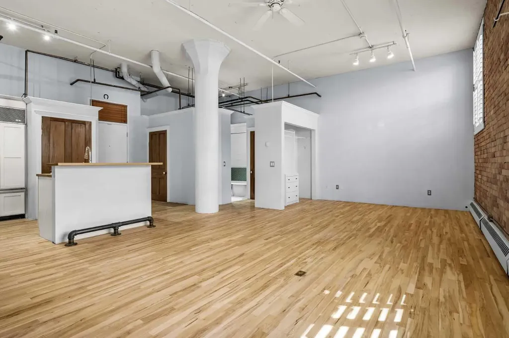 240 11 Avenue SW Calgary AB T2R 0C3