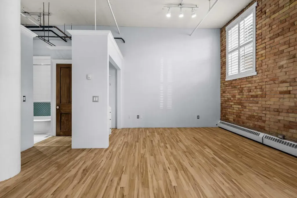 240 11 Avenue SW Calgary AB T2R 0C3