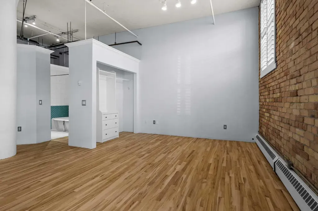 240 11 Avenue SW Calgary AB T2R 0C3