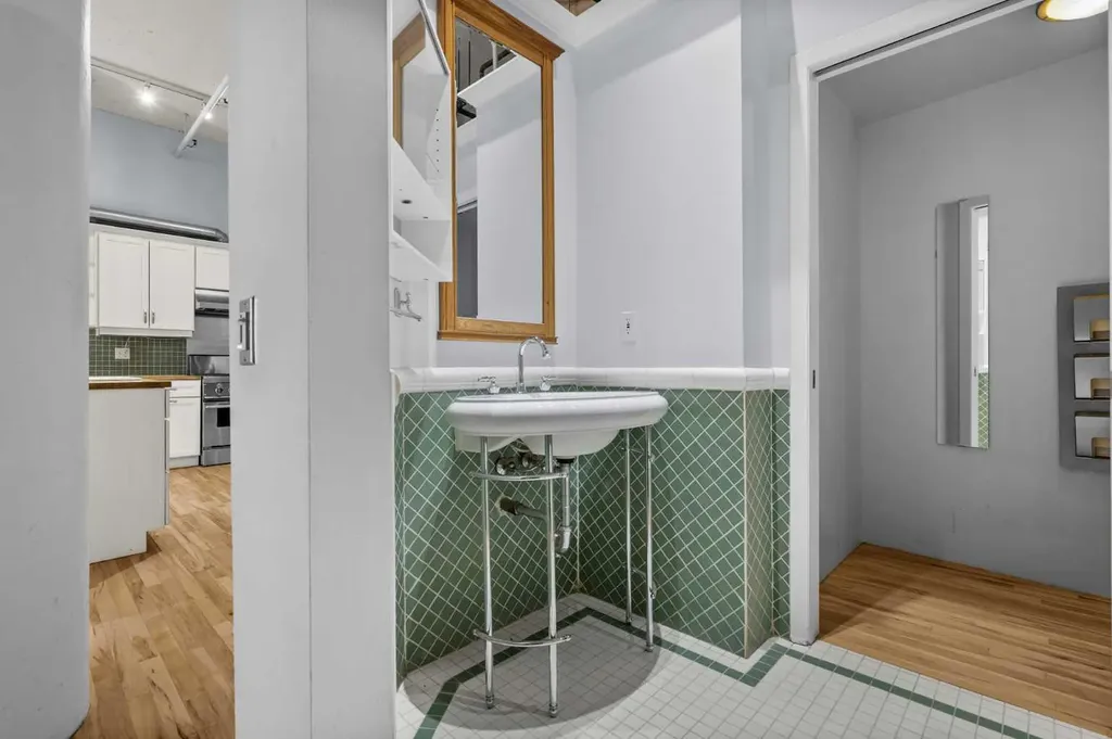 240 11 Avenue SW Calgary AB T2R 0C3