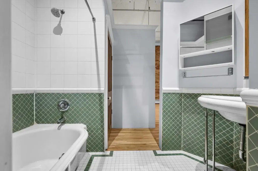 240 11 Avenue SW Calgary AB T2R 0C3