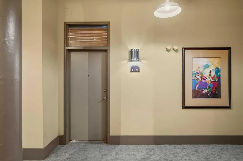 240 11 Avenue SW Calgary AB T2R 0C3
