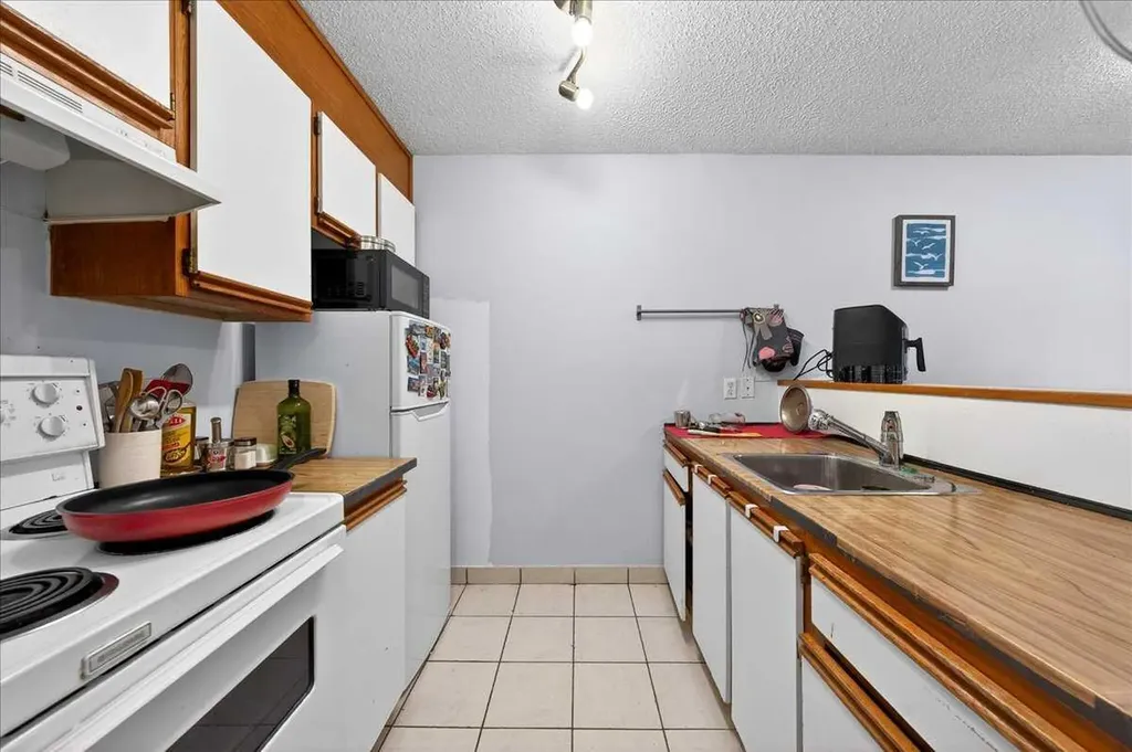 431 1 Avenue NE Calgary AB t2e0b3