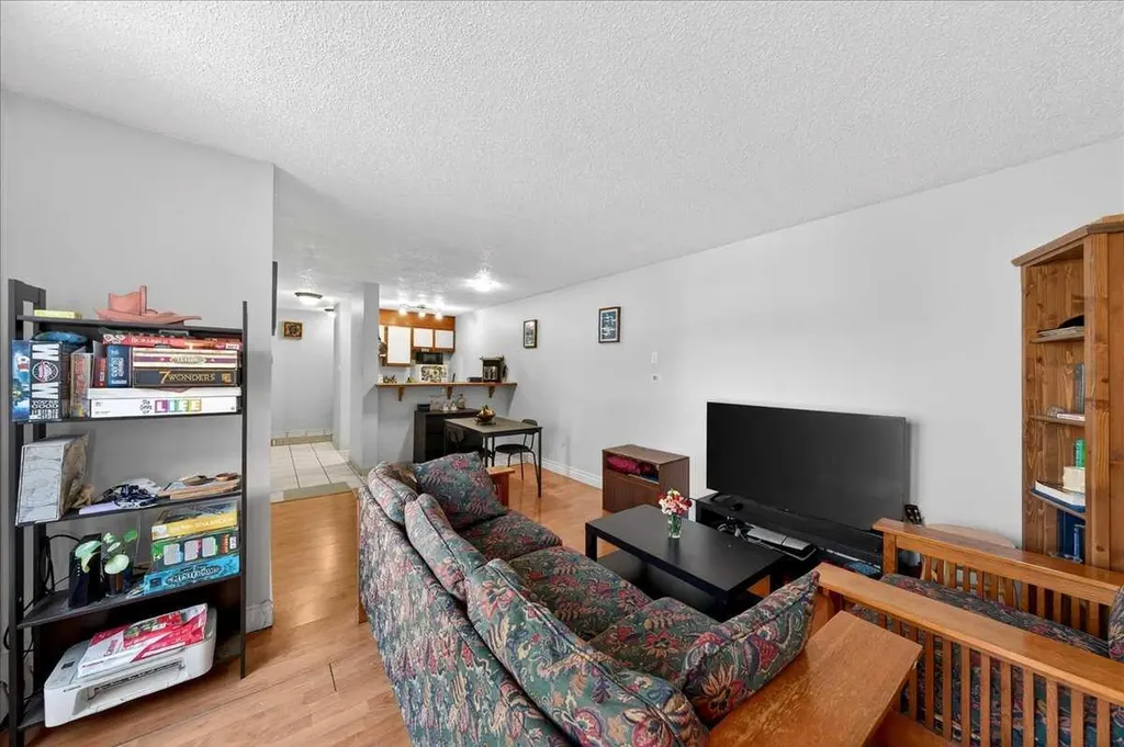 431 1 Avenue NE Calgary AB t2e0b3