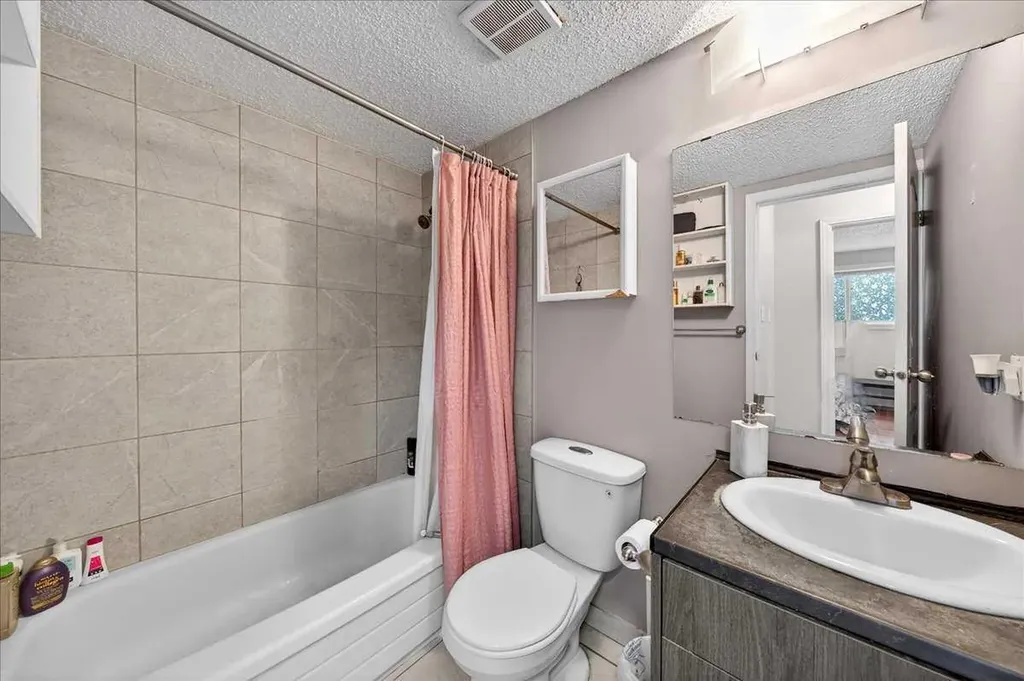 431 1 Avenue NE Calgary AB t2e0b3