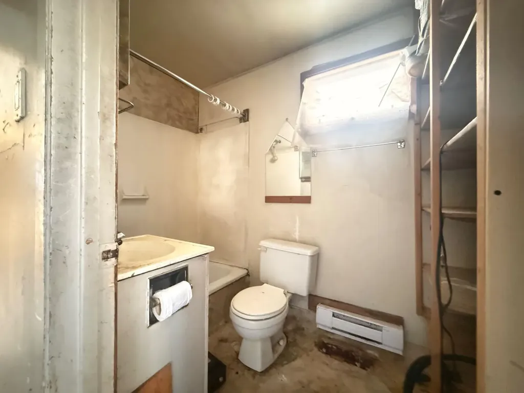 5514 50 Avenue Lloydminster AB T9V 0X2