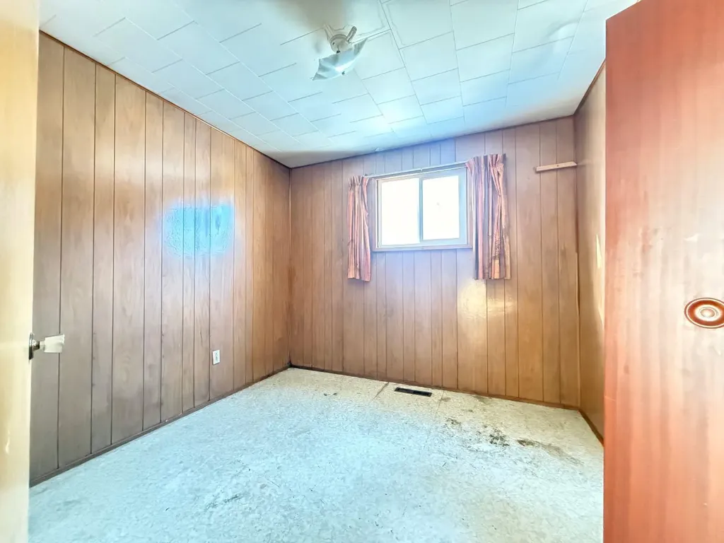 5514 50 Avenue Lloydminster AB T9V 0X2