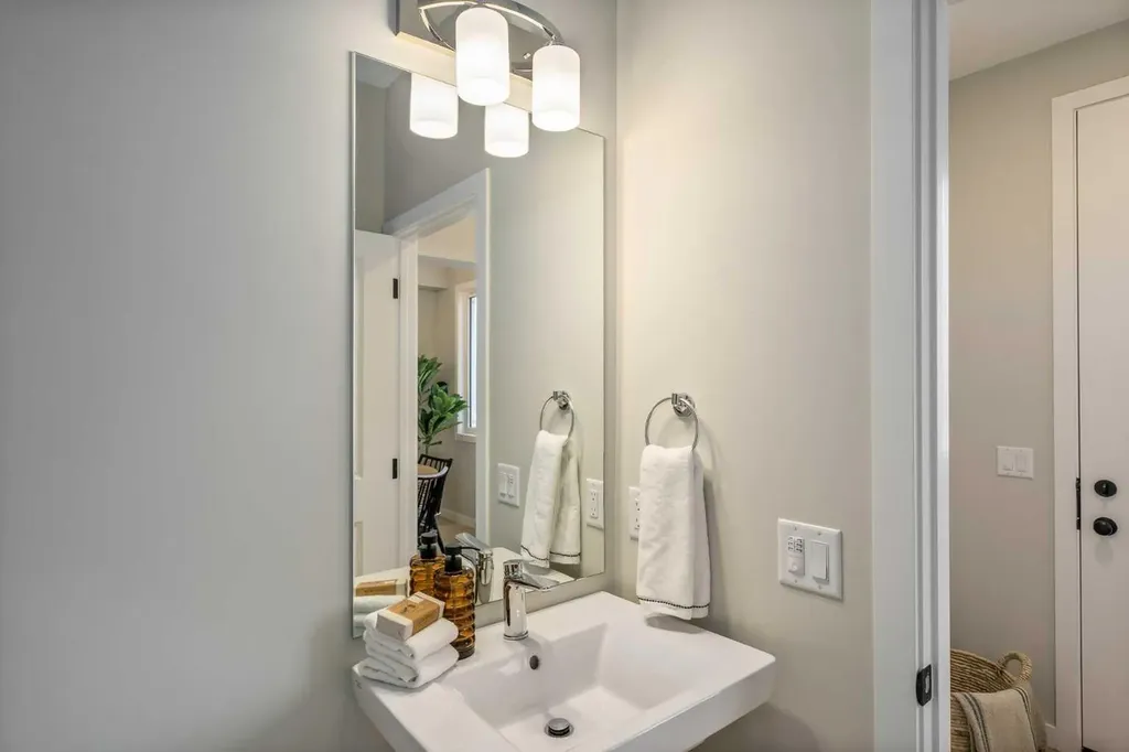 1485 Rangeview Drive SE Calgary AB T3S0P8