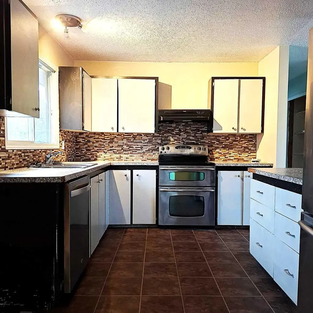 10918 97 Avenue Grande Cache AB T0E 0Y0