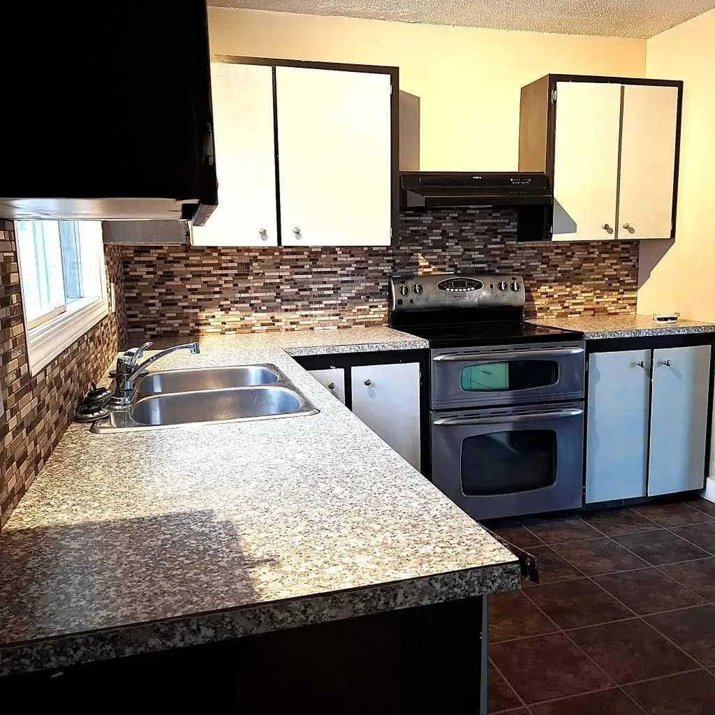 10918 97 Avenue Grande Cache AB T0E 0Y0