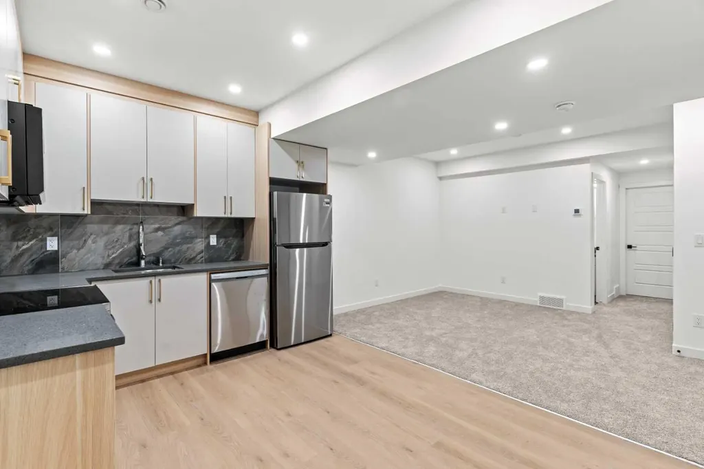 116 Ambleside Crescent NW Calgary AB T4B 3P5