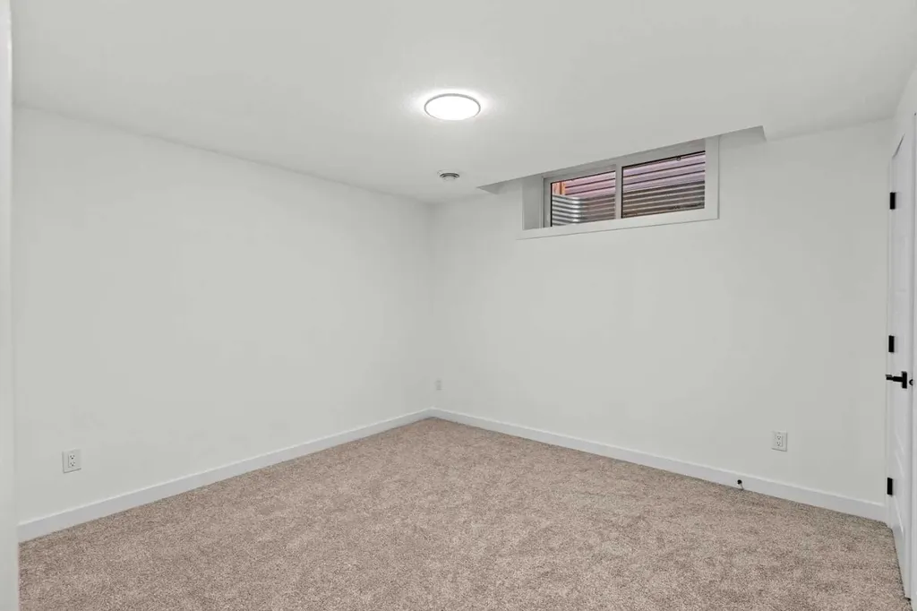 116 Ambleside Crescent NW Calgary AB T4B 3P5