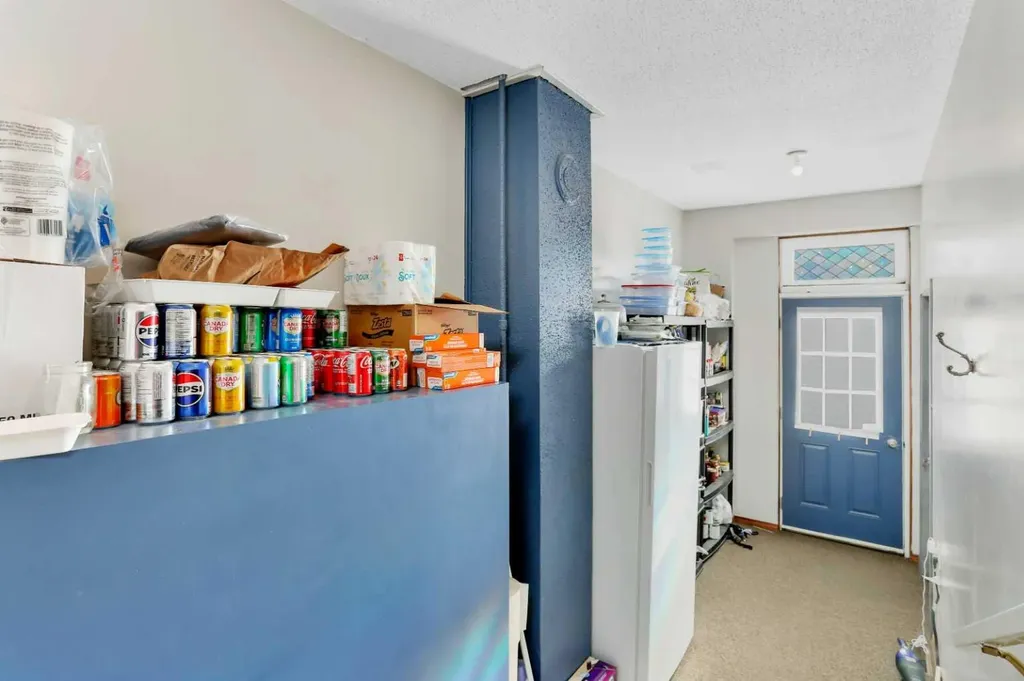 5012 51 Avenue Ponoka AB T4J 1R5