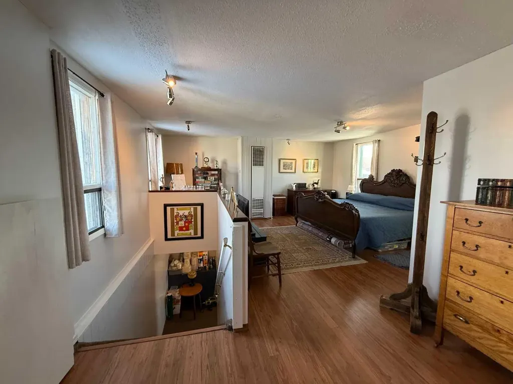 5012 51 Avenue Ponoka AB T4J 1R5
