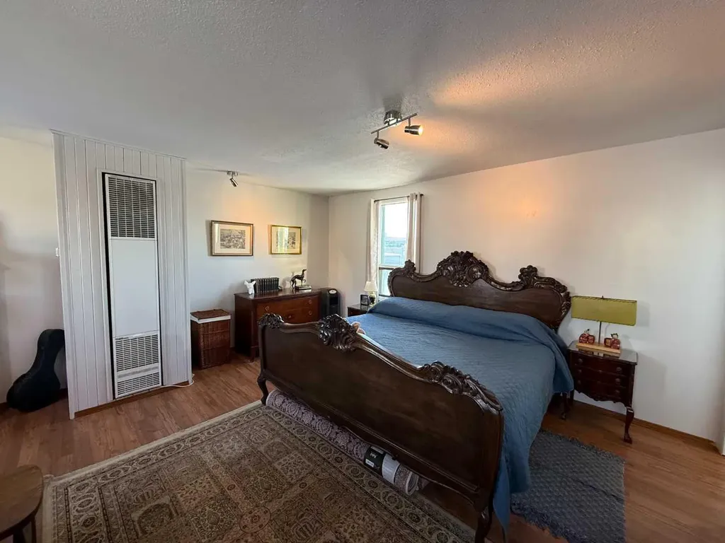 5012 51 Avenue Ponoka AB T4J 1R5