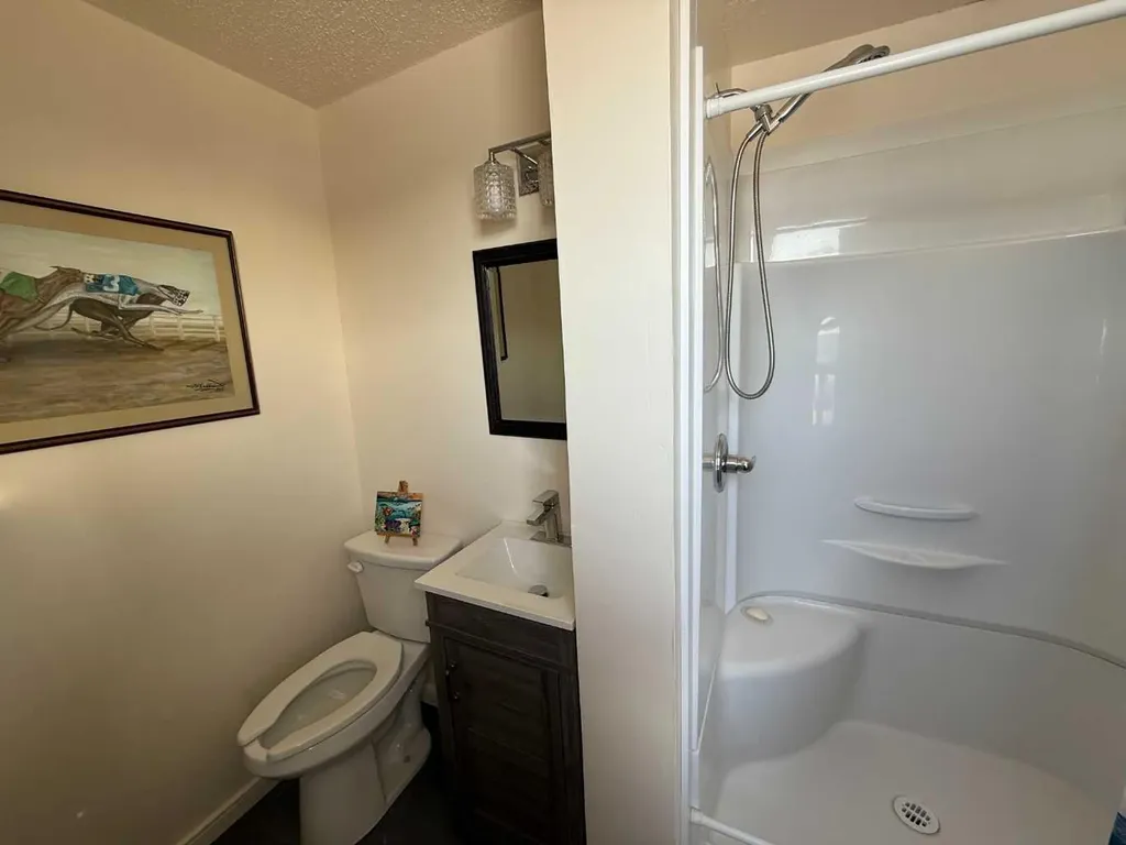 5012 51 Avenue Ponoka AB T4J 1R5