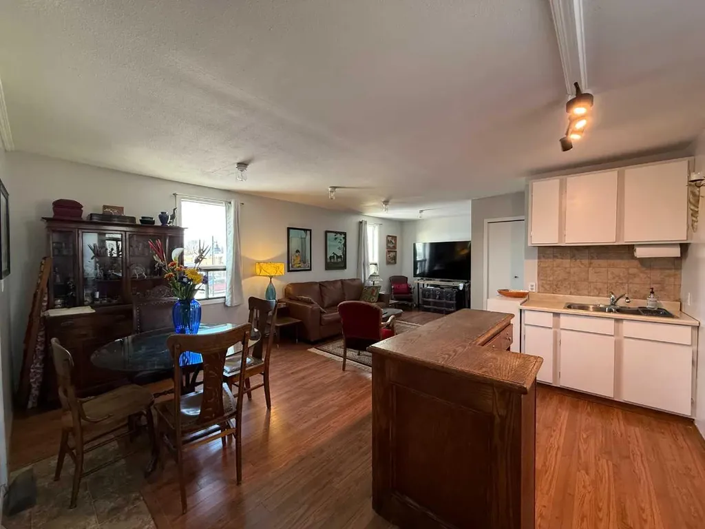 5012 51 Avenue Ponoka AB T4J 1R5