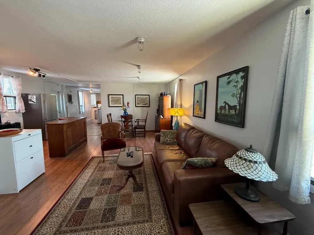 5012 51 Avenue Ponoka AB T4J 1R5