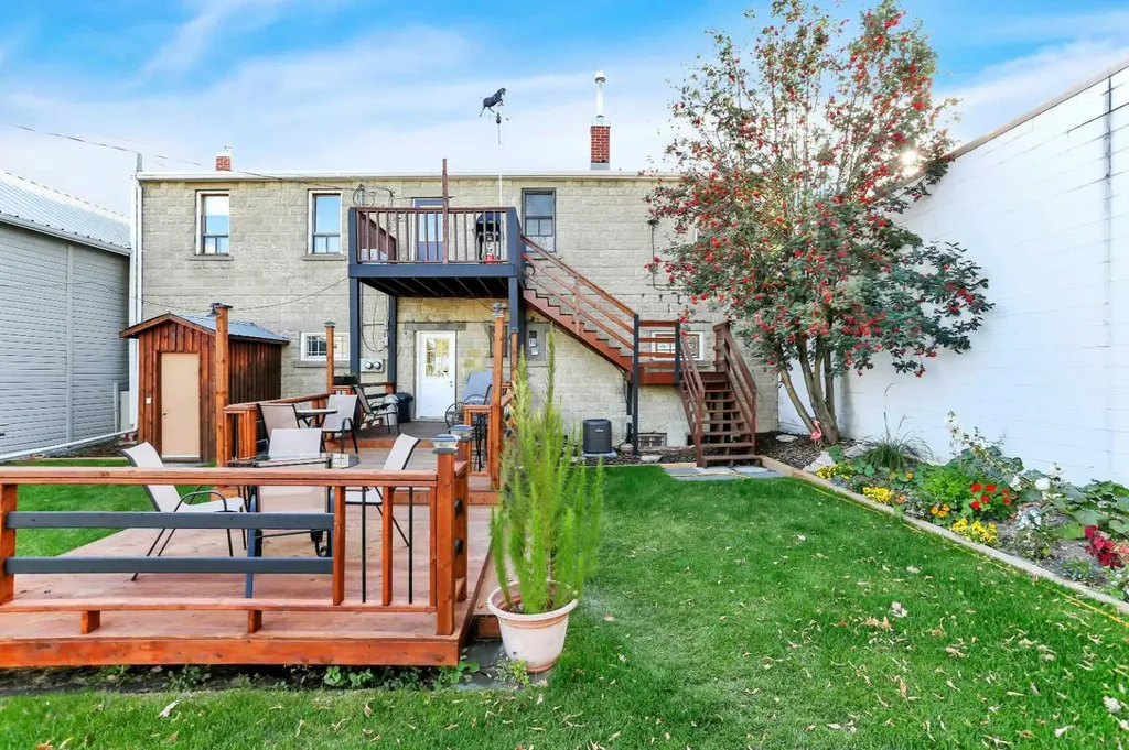 5012 51 Avenue Ponoka AB T4J 1R5