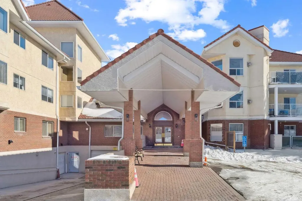 1818 Simcoe Boulevard SW Calgary AB T3H 3L9