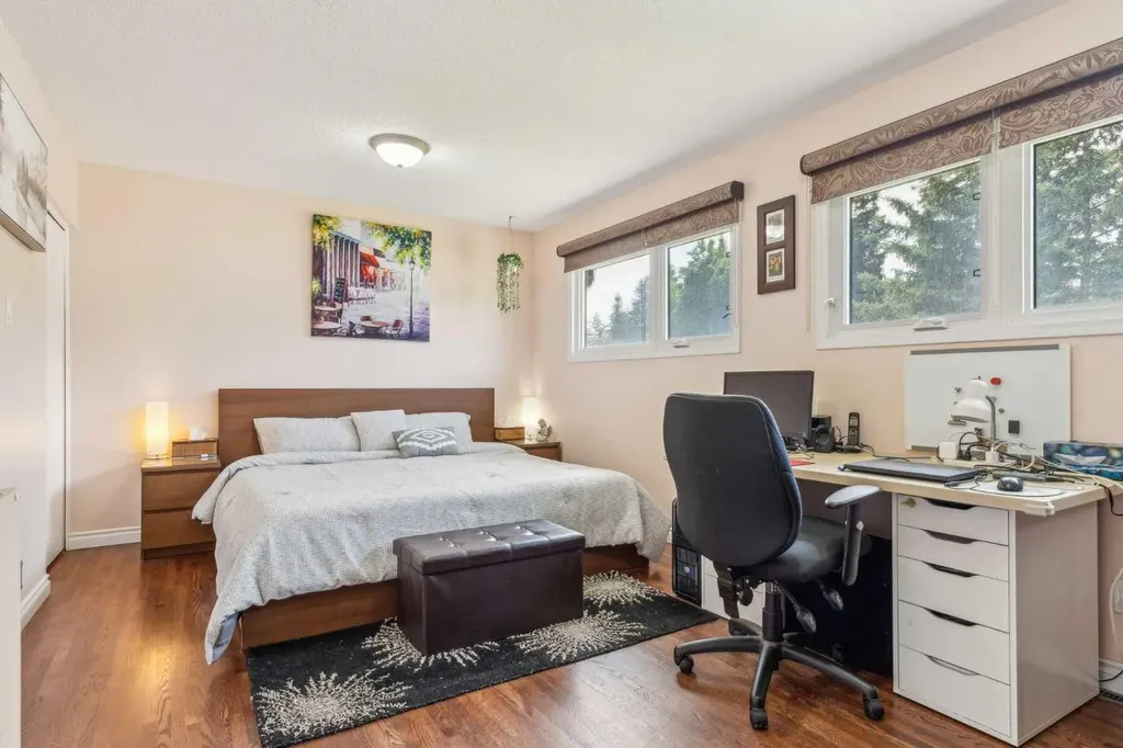 320 Haddon Road SW Calgary AB T2V 2Z3