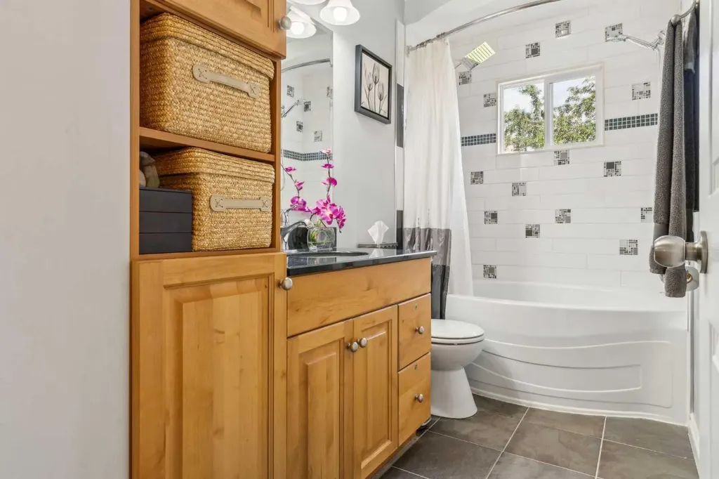 320 Haddon Road SW Calgary AB T2V 2Z3