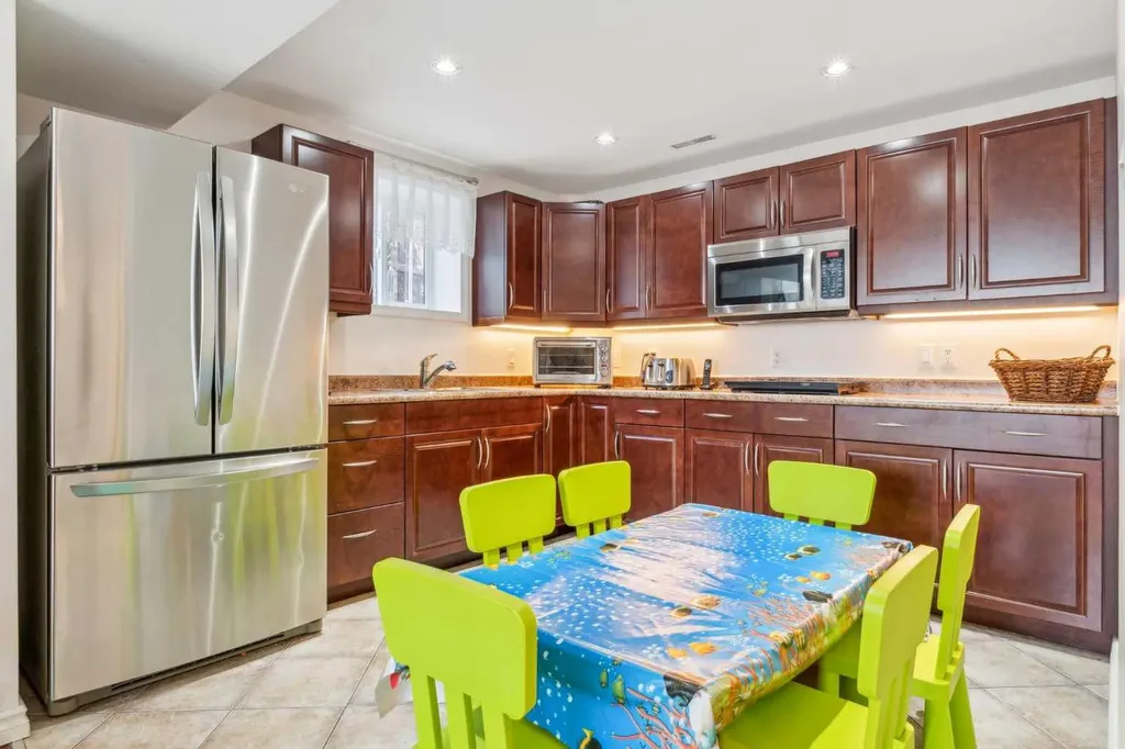 320 Haddon Road SW Calgary AB T2V 2Z3