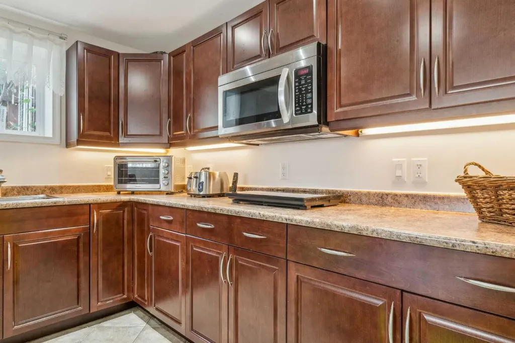 320 Haddon Road SW Calgary AB T2V 2Z3