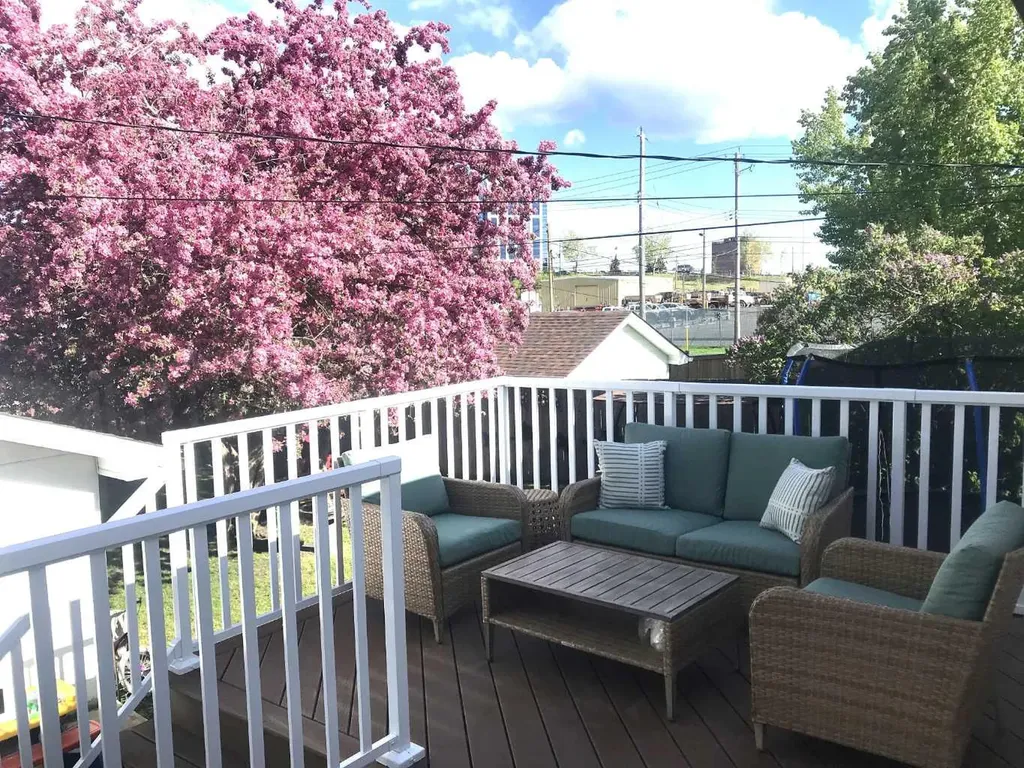 320 Haddon Road SW Calgary AB T2V 2Z3