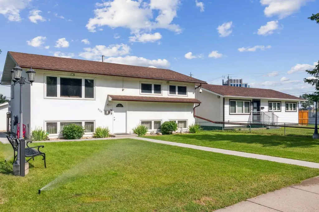 320 Haddon Road SW Calgary AB T2V 2Z3